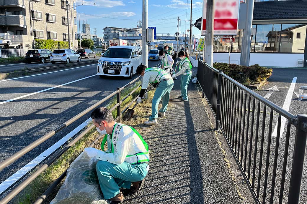 道路清掃・美化活動（さいたまロードサポート：2011年から続けている歩道美化のボランティア活動）