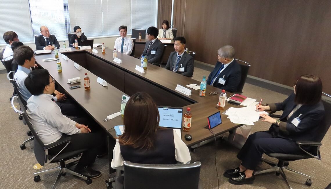 外国籍社員と受け入れ側社員による座談会